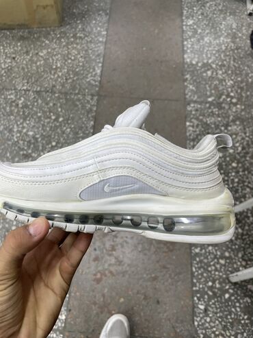 мужская спортивная обувь: Air max 97 б/у перед отправкой помою 
Размер 38,5
Оригинал 
Унисекс