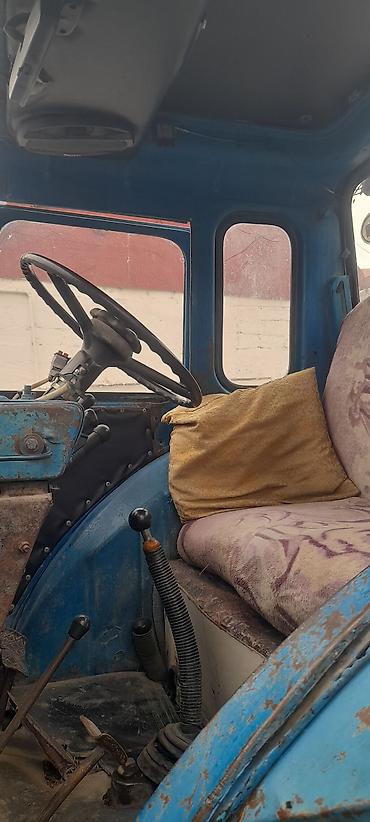 kreditlə masinlar: Mavi rəngli MTZ tipli təkərli traktor Xüsusiyyətlər: - Dizel — 5