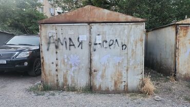 продаю весы: Металлический гараж с двускатной крышей. Конструкция сварная, двери