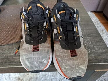 nike patike duboke bele: Nike, 38, bоја - Siva
