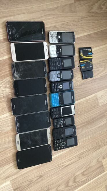 Müxtəlif modellərdə, qara, ağ, gümüşü və digər rənglərdə olan mobil
