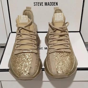 Steve Madden
Broj 42
Cena 6300 din 
Top stanje 
pb