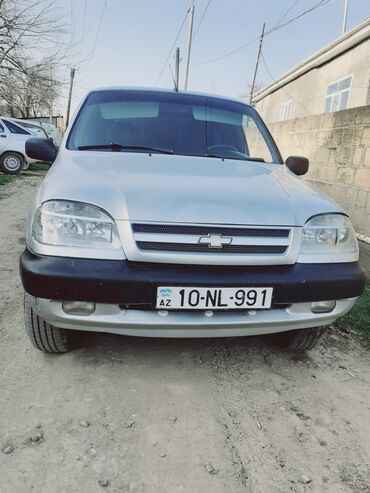 Nəqliyyat: Chevrolet Niva: 1.7 l | 2004 il | 255700 km Ofrouder/SUV