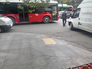 Meyvə və giləmeyvə: Təzə meyvə‑tərəvəz köşkü • Məhsullar: nar, heyva, üzüm (ağ sort) — 2