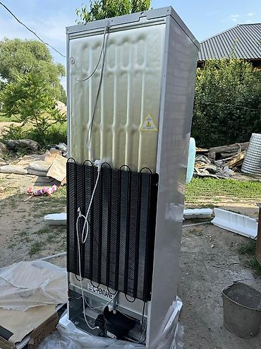 Холодильники: Холодильник Indesit, Новый, Двухкамерный, De frost (капельный), 60 * 185 * 60 — 9