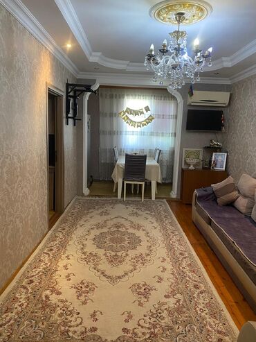 bakida 3 otaqli evlerin qiymeti: Bakı, 4-cü mikrorayon, 3 otaqlı, Köhnə tikili, m. 20 Yanvar, 60 kv. m