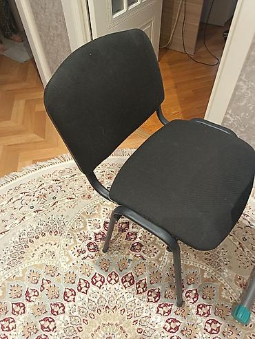 Sadə ofis/konfrans stulu - Rəng: qara - Material: parça oturacaq və lalafo.az -da Sadə ofis/konfrans stulu - Rəng: qara - Material: parça oturacaq və