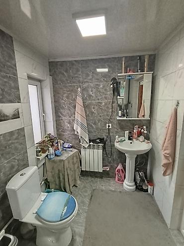 Продажа коттеджей и домов: Продам дом в центре города, по ул. Огонбаева. Юридически чист, красная — 8