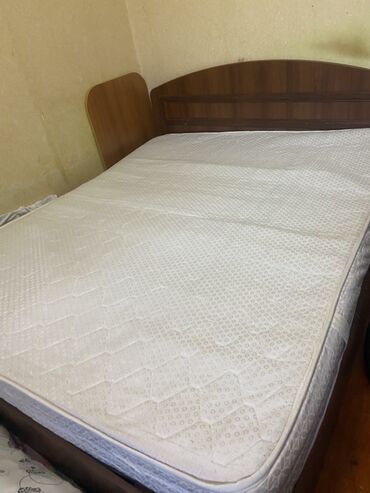 продам кровать двуспальную бу: İkinəfərlik çarpayı, Bazasız, Matras ilə, Siyirməsiz