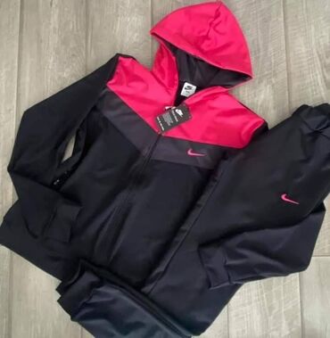 Gornji i donji deo: Nike ženska trenerka za punije dame Nobvo Mokra likra Veličine 2xl — 3