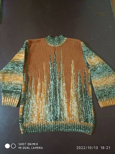 буу кийим: Тёплый свитер 500 сом и тёплые вельветовые джинсы 200 сом размер 50-52