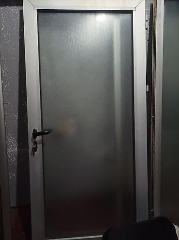Aluminijumska vrata i paneli od peskarenog/opalnog stakla -