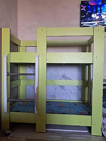 купить детскую кровать бу: Двухъярусная детская кровать, Б/у, ЛДСП, цвет - Зеленый — 1