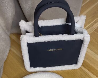 Handbags: Savršena Tašnica 

Uvoz Francuska
Unikat model
Predivna
Novo