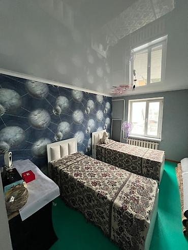 Продажа коттеджей и домов: 🏡 Продается уютный двухэтажный Дом в ж/м Ак-Тилек! 📐 Площадь дома — 18