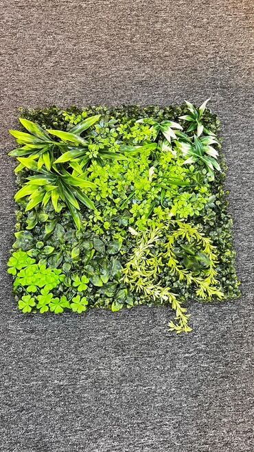 Süni güllər: Süni yaşıl divar paneli müxtəlif yaşıl yarpaqların və qırmızı — 16