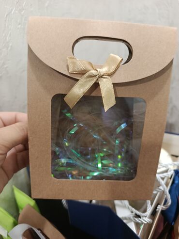 Подарочные упаковки: Подарочные упаковки - Бумажный пакет с ручками: плотный картон at lalafo.kg — 3 Подарочные упаковки: Подарочные упаковки - Бумажный пакет с ручками: плотный картон — 3