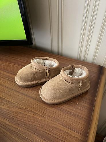 ayaqqabıları: Tərliklər, UGG, Ölçü: 21, Uniseks — 1