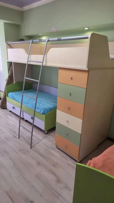 сундуки ручной работы: Детский модульный комплект мебели: двухъярусная система со спальным