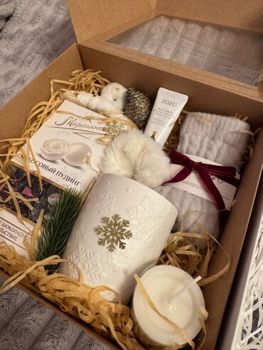 Hədiyyələr: Yeni il temalı hədiyyə qutuları - Qiymət: 30 AZN (şəkildə göstərilib) — 11