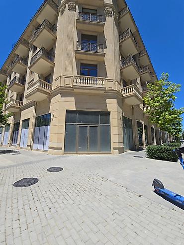 kafe stolari: Ağ Şəhərdə, Qarabağ Atları Meydanına bir neçə addımlıq məsafədə geniş — 6