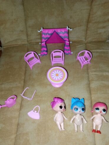 Sve za decu: 3 Lol lutke sa stolicomstolom, šatorom i par propratnih stvari. Ceo