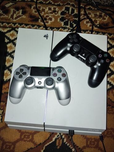 playstation 4 oyun: Ps4 fat limited edition + 2 joystick ideal veziyyetdedir heç bir