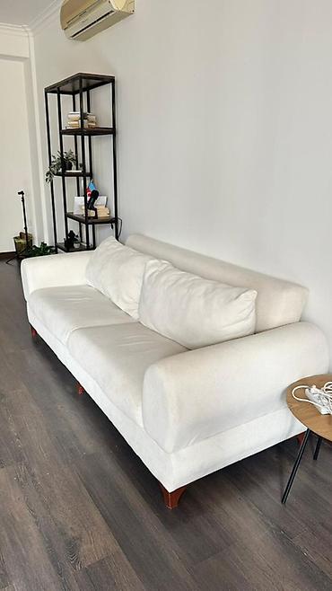 kunc divan ucuz: Ağ rəngli üçoturacaqlı divan - Minimalist dizayn, yumru qol dayaqları — 1