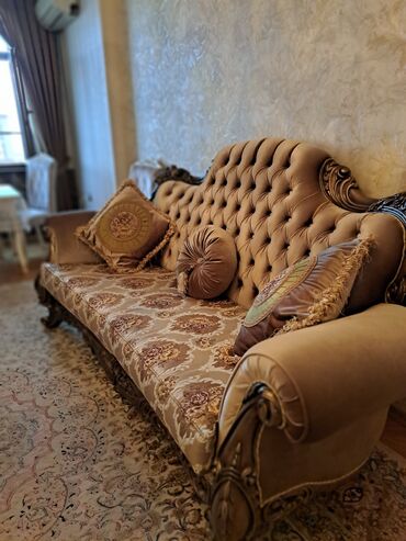 Divan və kreslo dəstləri: Yeni, Klassik divan, Jurnal masası, 2 kreslo — 4