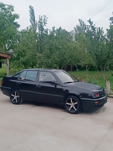Volkswagen: Volkswagen Vento: 1995 г., 1.8 л, Механика, Бензин, Седан