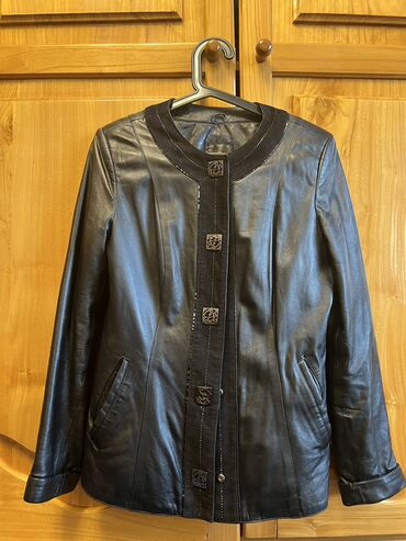 весенние кожаные куртки: Кожаная куртка