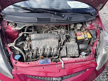 Другие детали салона: Только чалгыла !!! Honda Jazz Цвет Красный❤️ Руль левый Каробка — 5