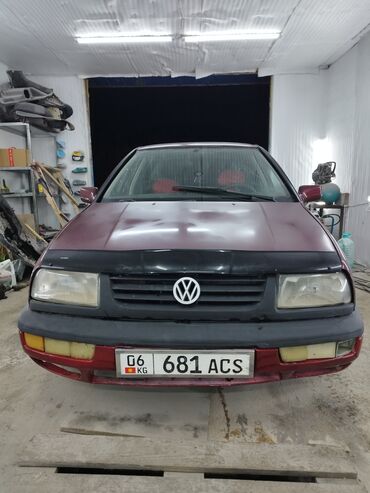 Volkswagen: Volkswagen Vento: 1994 г., 1.6 л, Механика, Газ, Седан