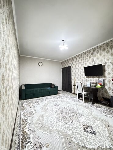 сдаю квартиру на долгий срок в аламедине: 3 комнаты, 70 м², 105 серия, 3 этаж, Евроремонт