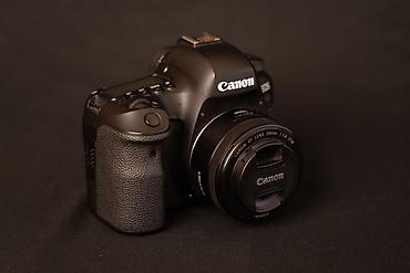 canon 6d: Canon EOS 6D Mark II DSLR + Canon EF 50mm f/1.8 STM obyektiv Üzərində — 4