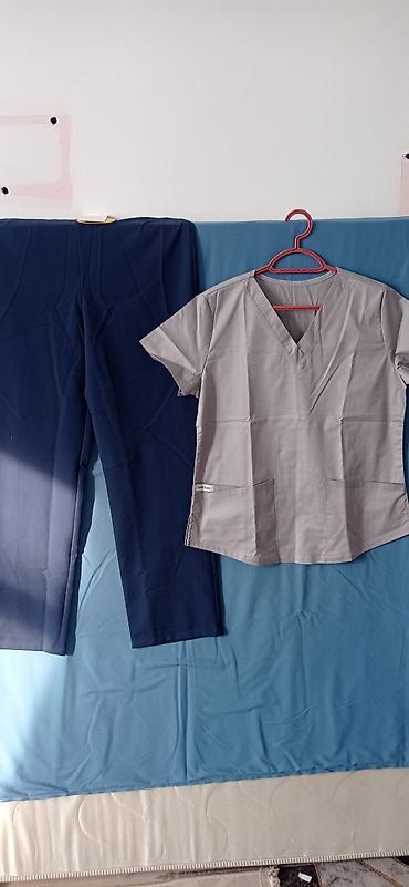 Медицинская одежда: Медицинский халаты,брюки,кофты Варианты моделей: - Приталенный халат — 8