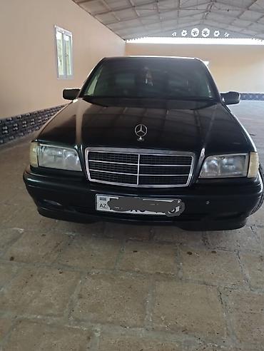 disk 14: Mercedes-Benz C 200: 2 l | 1999 il Sedan — 3