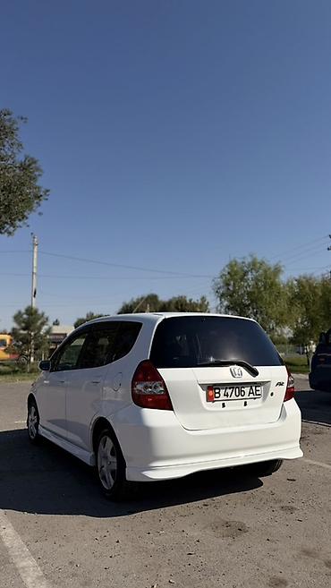 getz 2: Honda Fit: 2001 г., 1.3 л, Вариатор, Бензин, Хэтчбэк — 4
