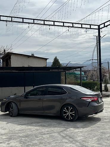 Toyota Camry: 2018 г., 2.5 л, Автомат, Бензин, Седан