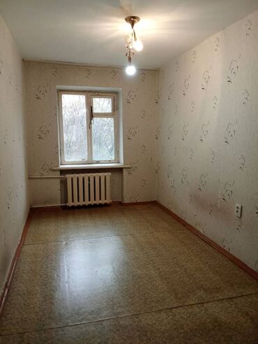 Медицинские и массажные кабинеты: 3 комнаты, 58 м², 104 серия, 1 этаж, Старый ремонт