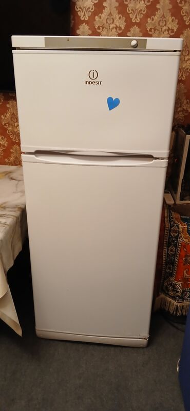 Blenderlər: Indesit iki kameralı soyuducu. Ustada olmayıb.Evde yer olmadıqından
