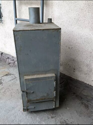 дополнительный печка: Металлическая твердотопливная печь (буржуйка) прямоугольной формы