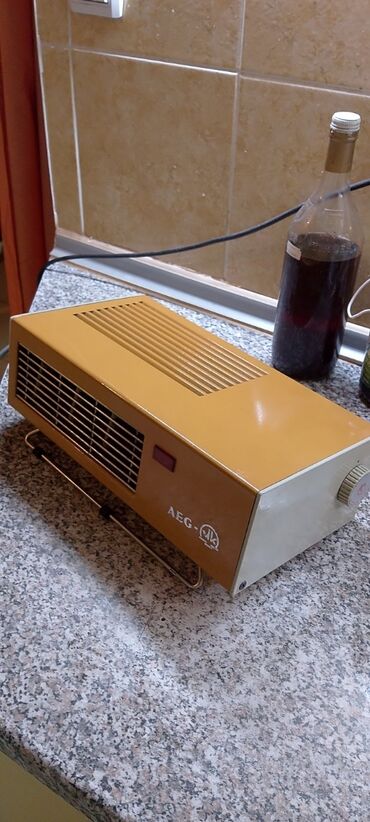 Kaloriferi: Električna Grejalica 2000 w kao nova je. Dugačak debeo kabal — 4