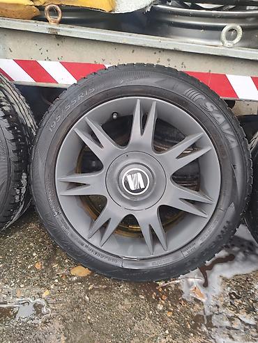 Kompletni točkovi: Komplet od 4 alu felne sa gumama 195/55 R15. Detalji: - Dimenzija — 3