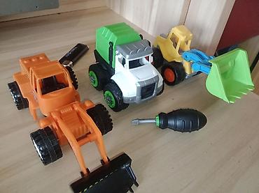 Игрушки: Набор игрушечных транспортных средств Состав: - Большой автовоз с — 5