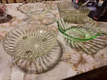 Digər dəstlər və servizlər: Şüşə qab dəsti - 2 ədəd şüşə krujka: qalın divarlı, qulpulu. Üzərində — 3
