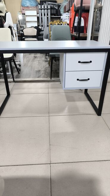 ассортимент офисной мебели: Офисный Стол, цвет - Серый, Новый