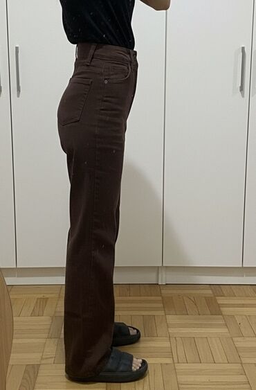 qaqa şalvarı: - Rəng: tünd qəhvəyi - Yüksək bel - Ön hissədə düymə və fermer