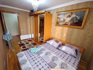 комната бишкек снять в Кыргызстан | Продажа домов: Сдаю посуточно шикарную 1 комн квартиру в микрорайоне Бишкека! Есть