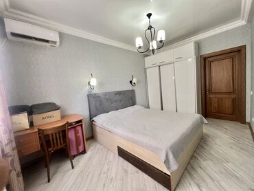 срочно продаётся 1 комнатная квартира в районе ошского рынка по улице молодая гвардия токтогула: 2 комнаты, 76 м², Элитка, 4 этаж, Евроремонт